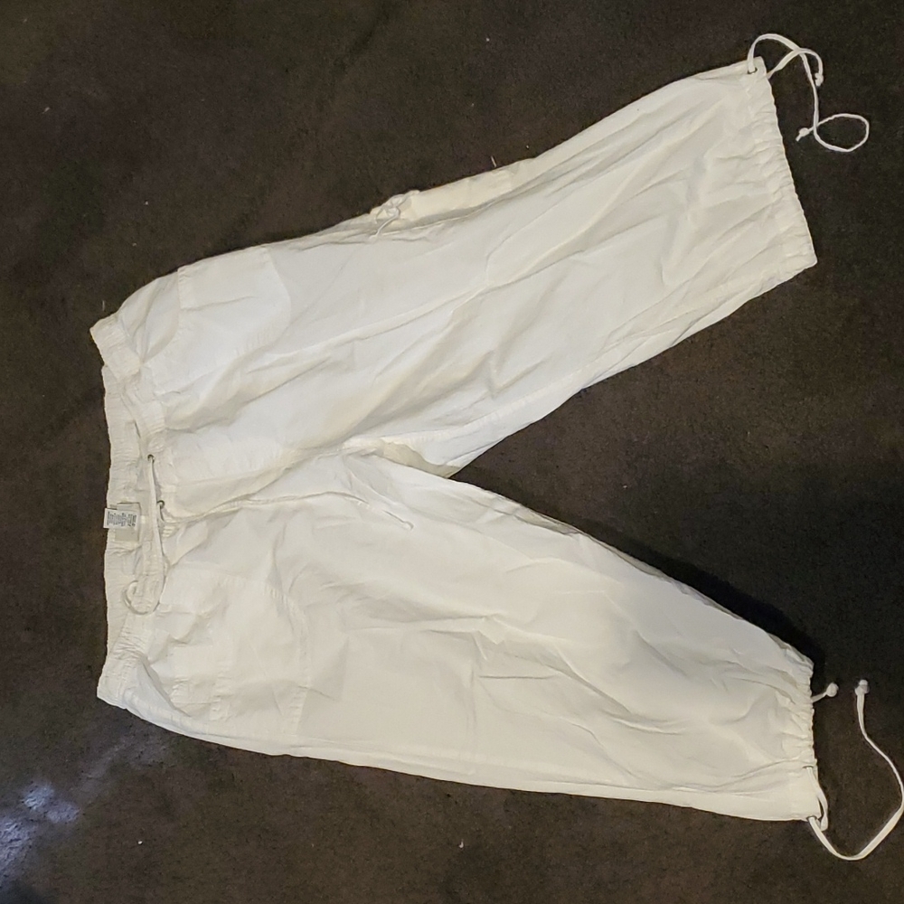 Plus Size 18/20 White Capri Pants